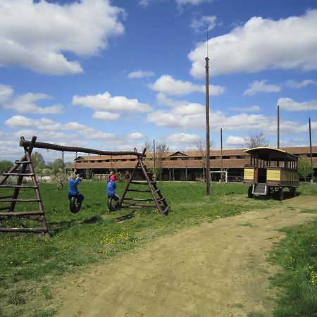 Sóstói Lovaskemping és Turistaház Nyiregyhaza Exterior foto