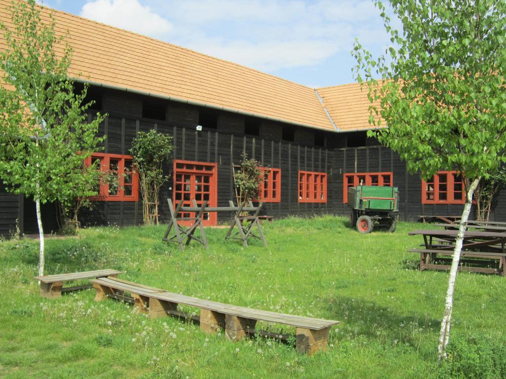Sóstói Lovaskemping és Turistaház Nyiregyhaza Exterior foto